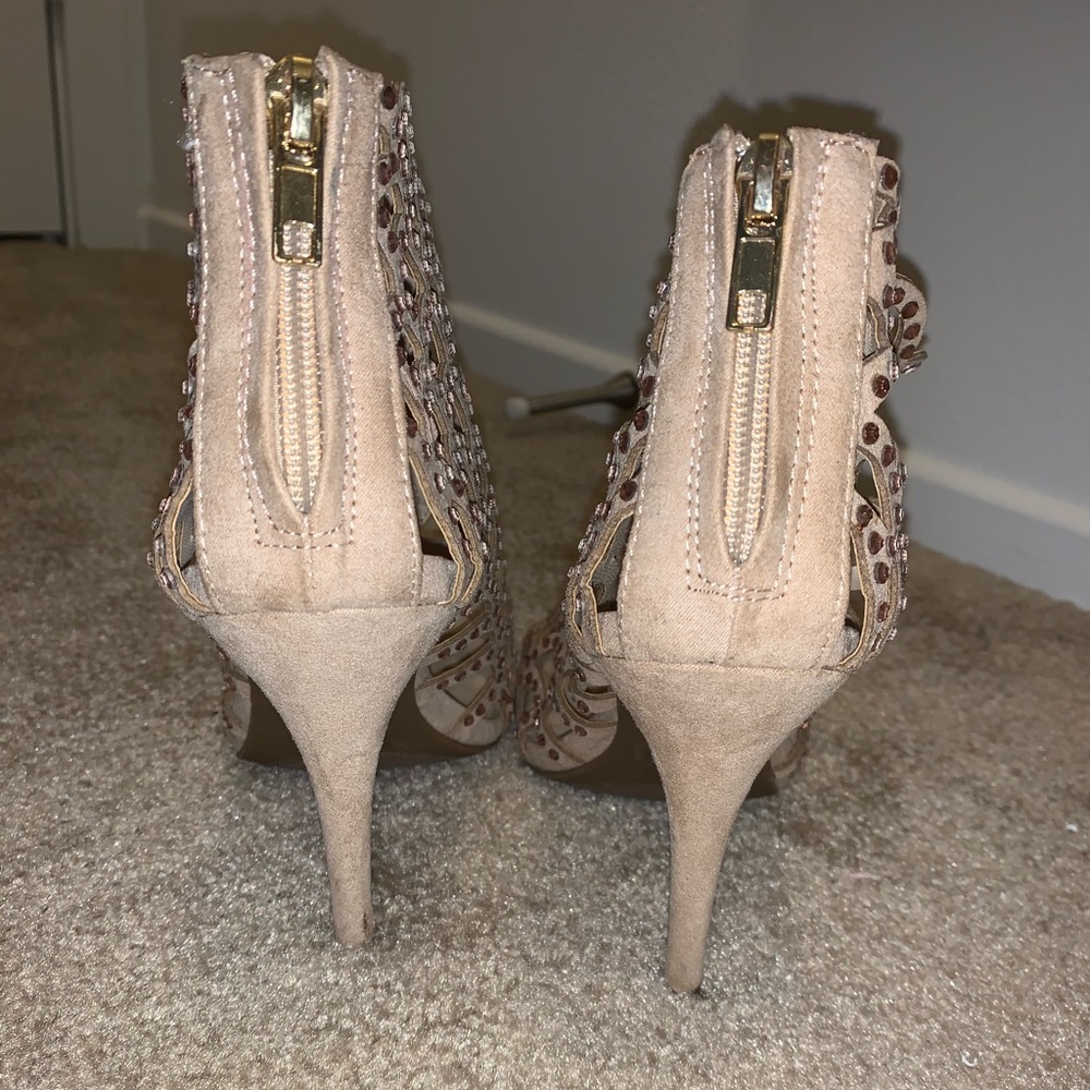 Beautiful heels - Picture 3 of 4